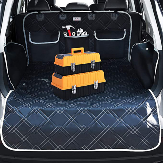 Quilted cargo liner with storage pockets