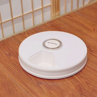 White six-compartment automatic pet feeder