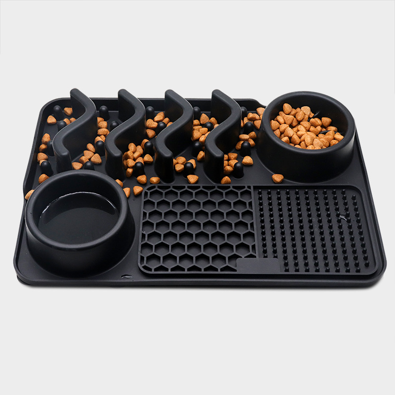 Black slow-feeder mat